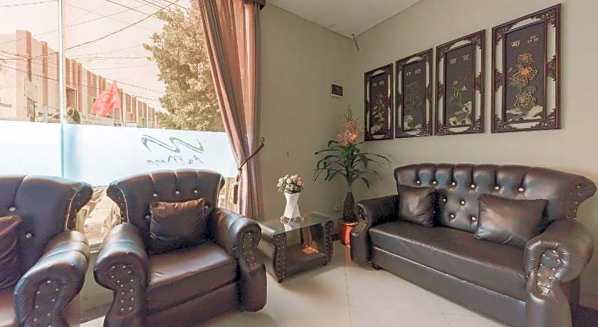 RedDoorz @ La Mega near Pasar Pagi Cirebon