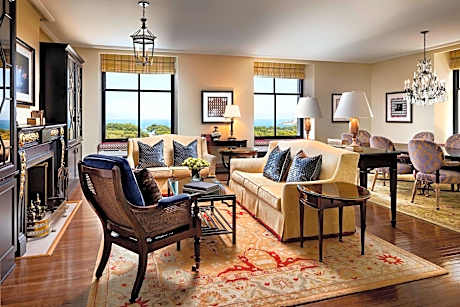 Historic Smoke Filled, Suite, 1 King, Lake View