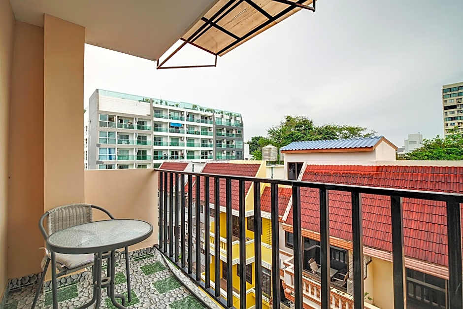 Patumnak Beach Guesthouse