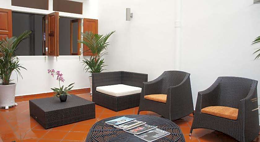 Heeren Straits Hotel