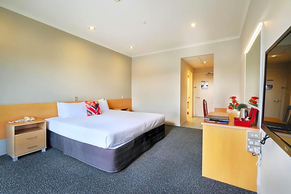Photo 1 of 4 of Deluxe 1 King Bed