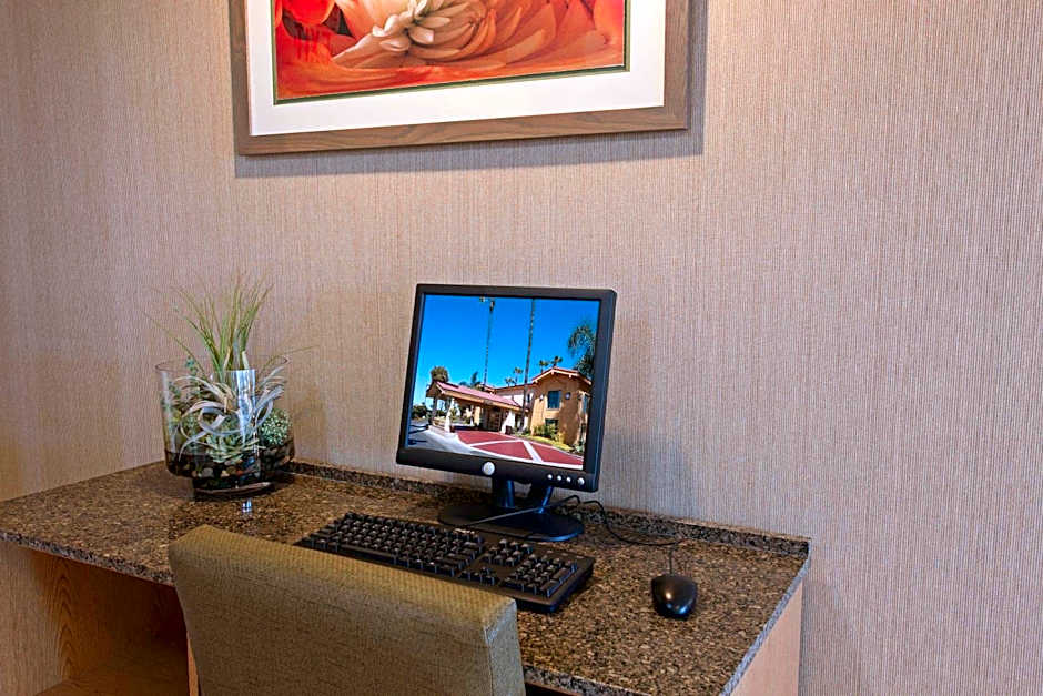 La Quinta Inn by Wyndham Costa Mesa / Newport Beach