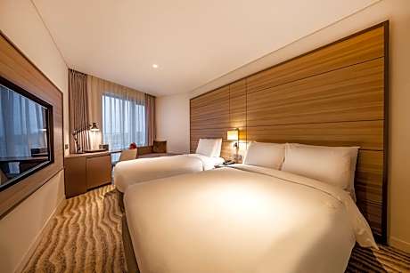 Premier Family Twin (Pool Access Available)