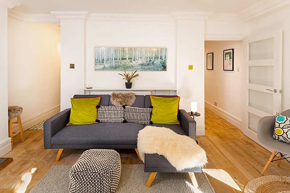 Idyllic Clifton Hideaway - Stunning Garden Flat