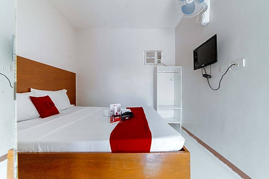 RedDoorz @ Old Buswang Road