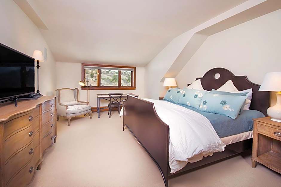 Bachelor Gulch Village