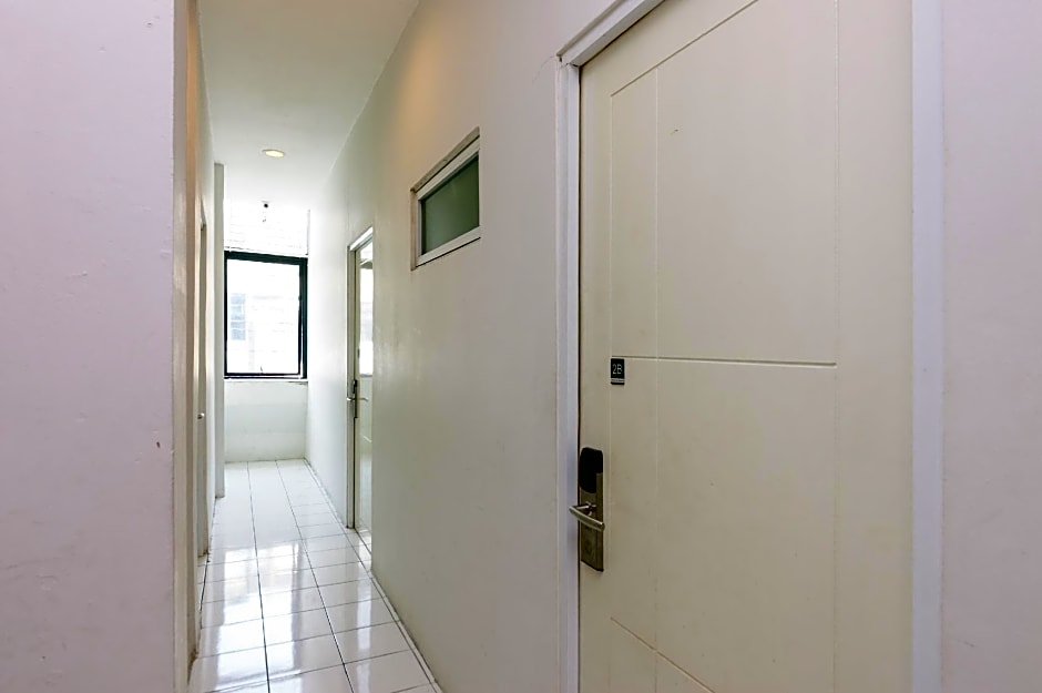 RedDoorz near Seasons City Mall