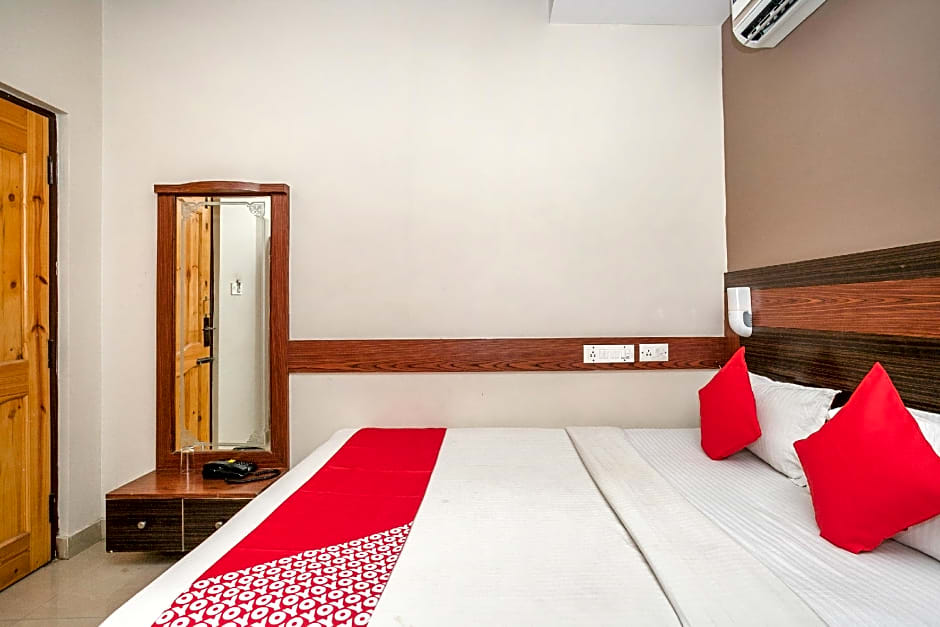 OYO 436 Emirates Suites