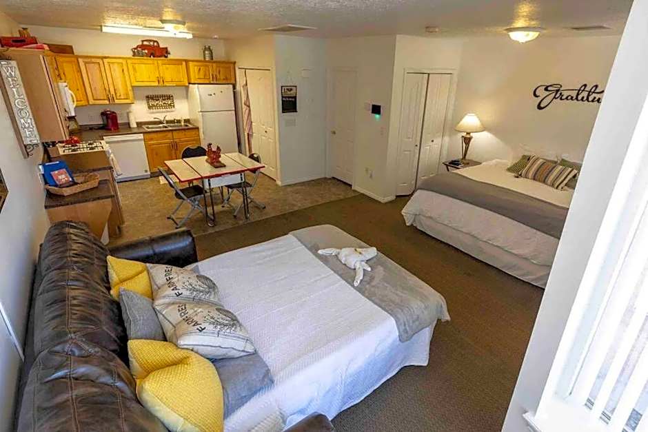 Maple Canyon~waffles~kitchen~wash+dry