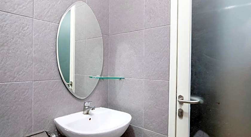 Sans Hotel Rajawali Surabaya by RedDoorz