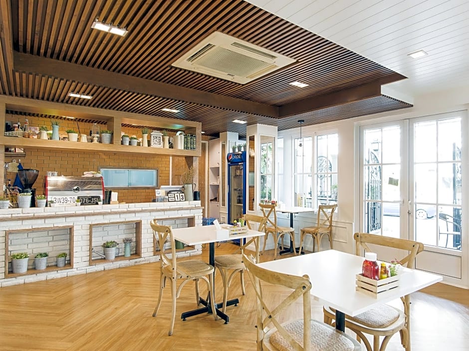 At Residence Suvarnabhumi Hotel - SHA Extra Plus