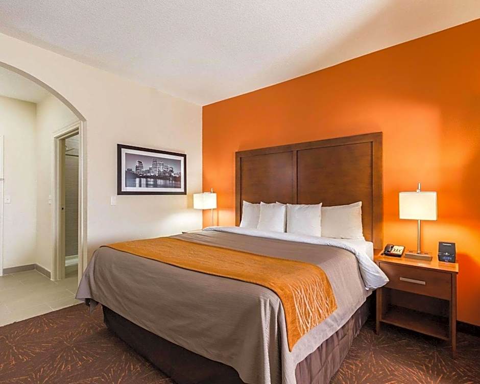 Econo Lodge Inn & Suites East Houston I-10