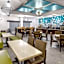 La Quinta Inn & Suites by Wyndham Angleton