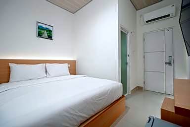 Urbanview Hotel Sany Cirebon