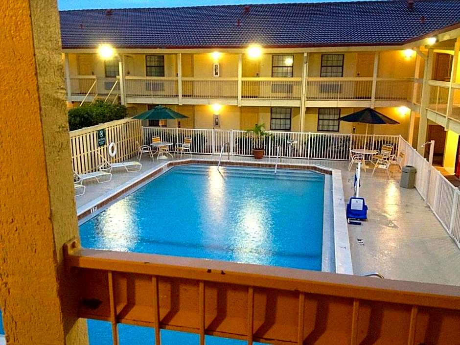 Baymont by Wyndham Fort Myers Central