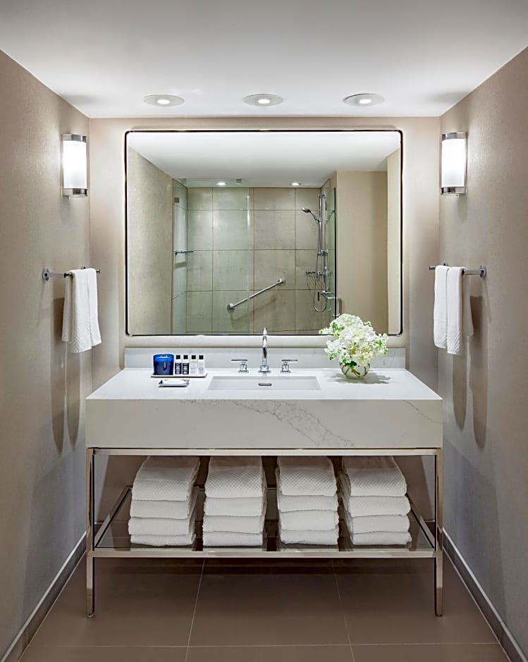 The Marquette Hotel, Curio Collection by Hilton