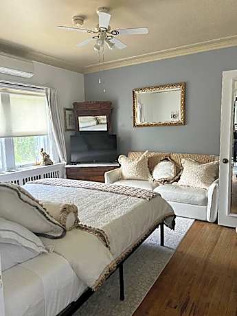 Queen Suite for 2 People