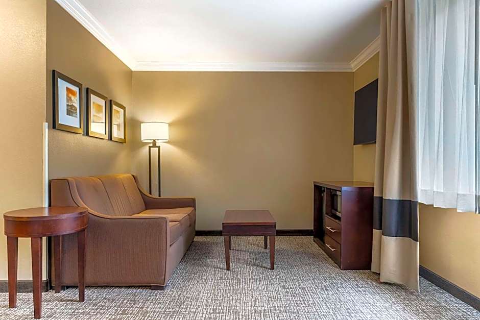 Comfort Inn & Suites Redwood Country