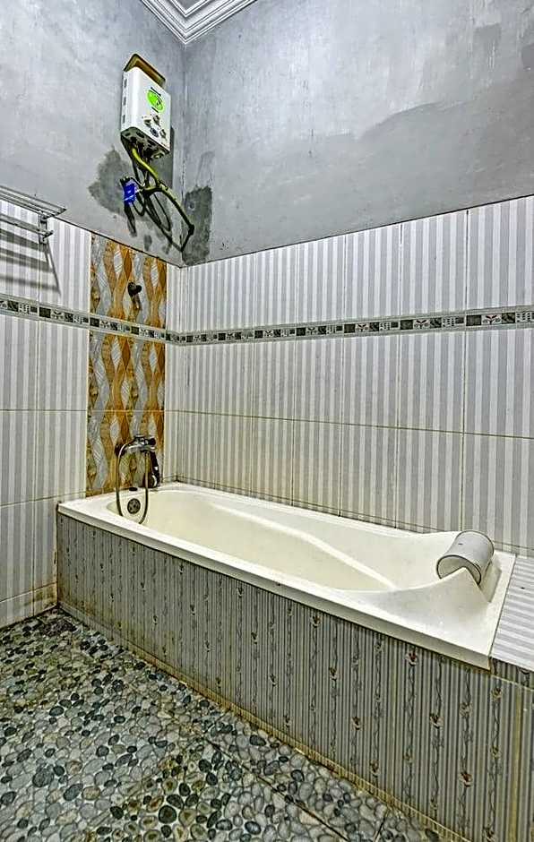 SPOT ON 91376 Hotel Bintang Flores