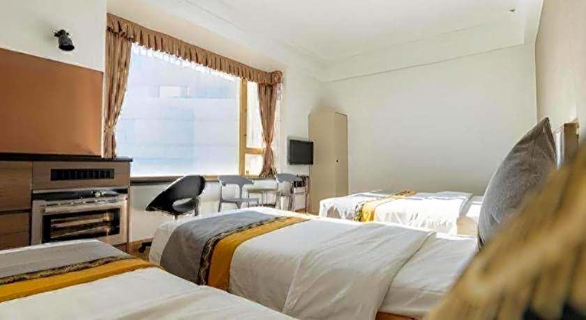 Grand Harbour Hotel