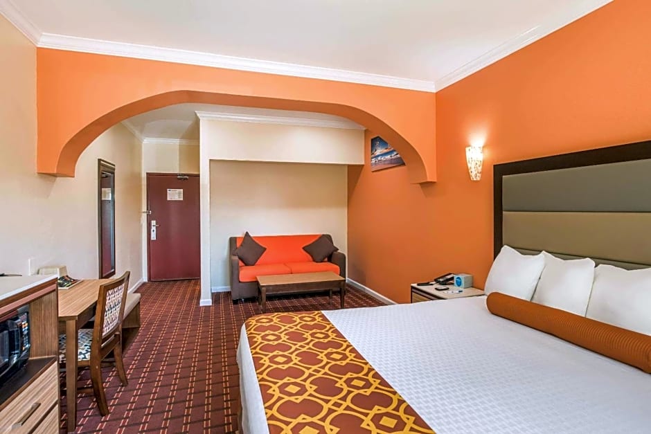 Rodeway Inn & Suites - Pasadena