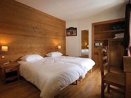 Twin Room with Shower