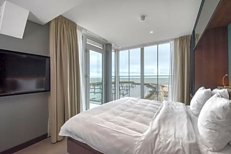 Harbor Suite with Sea View