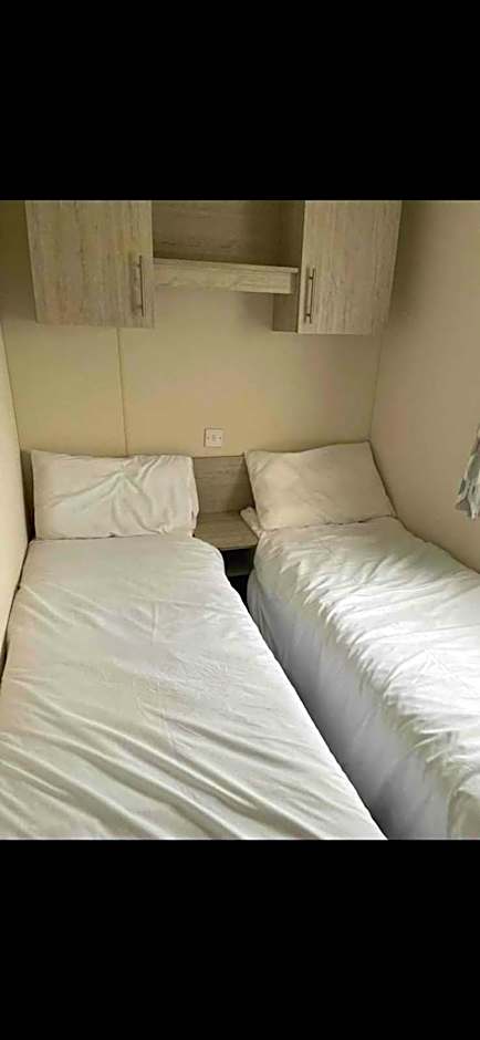 23 kingfisher court luxury 3 bedroom caravan