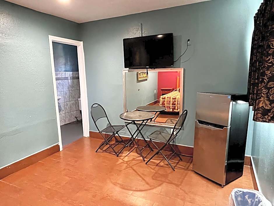 Super Inn – Pomona, CA