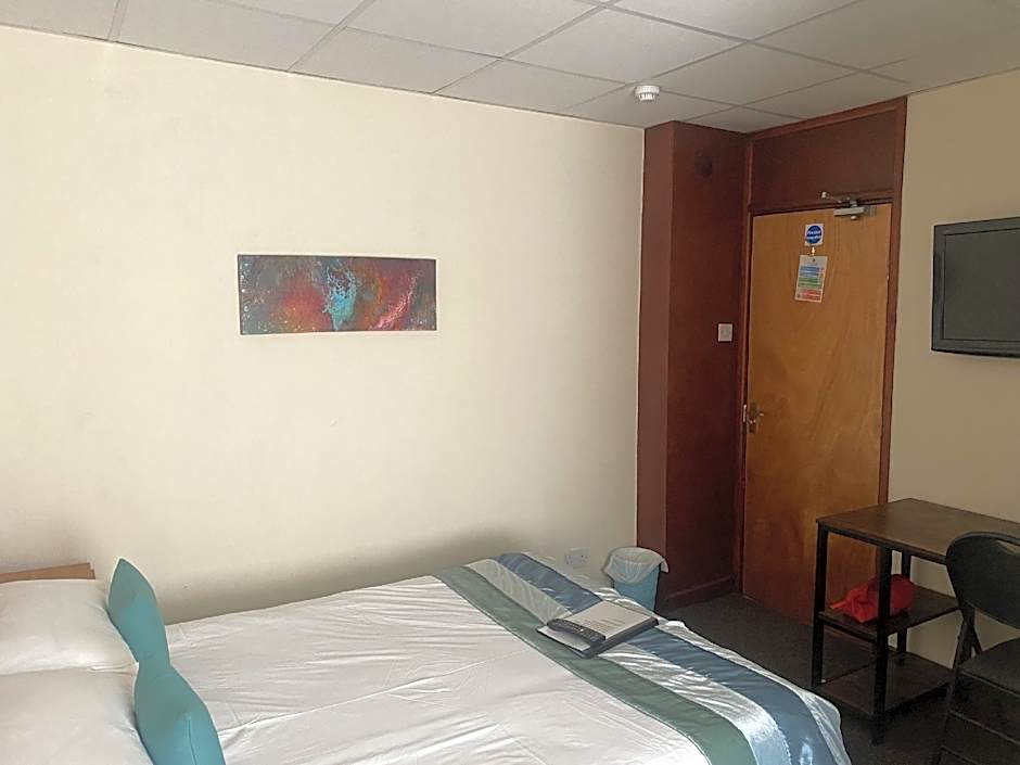 Evanescent Bar and Rooms