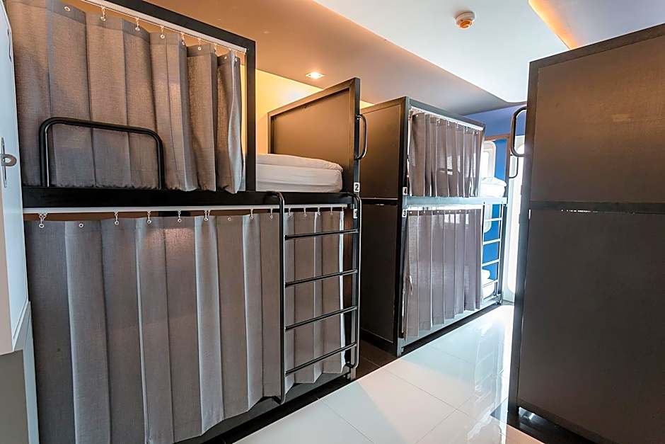 BearPacker Patong Hostel