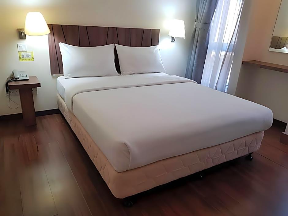 9 Square Hotel