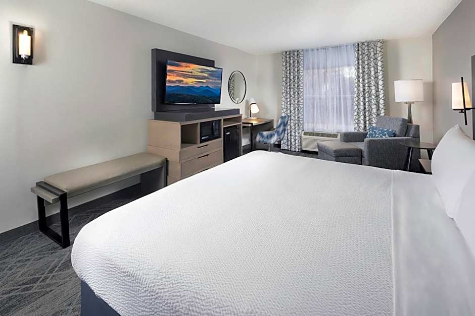 Country Inn & Suites by Radisson Asheville Downtown Tunnel Road