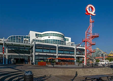 Coast Lonsdale Quay Hotel