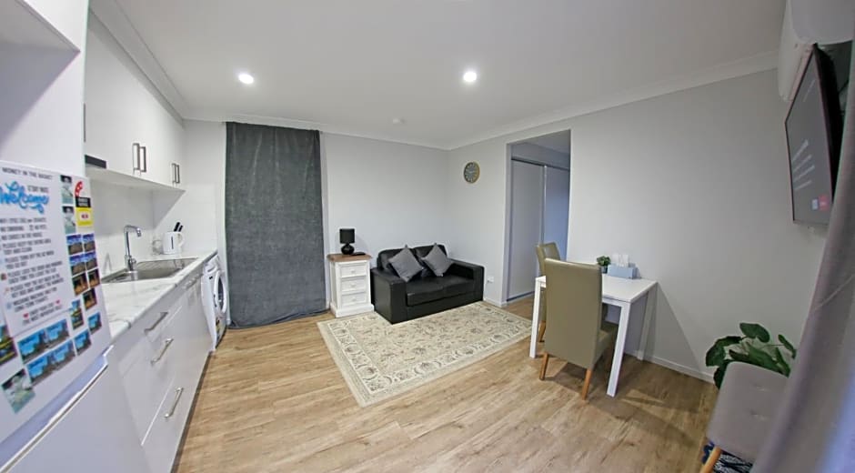 Granny Flat next to golf course