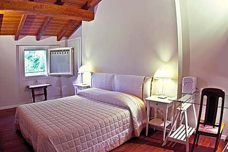 Deluxe Double Room with Shower