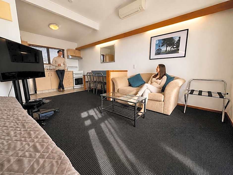 Teal Motor Lodge