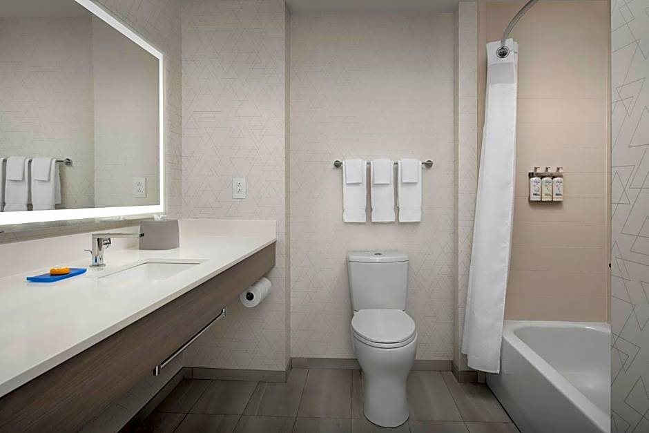 Holiday Inn Express & Suites Knoxville-Clinton By IHG