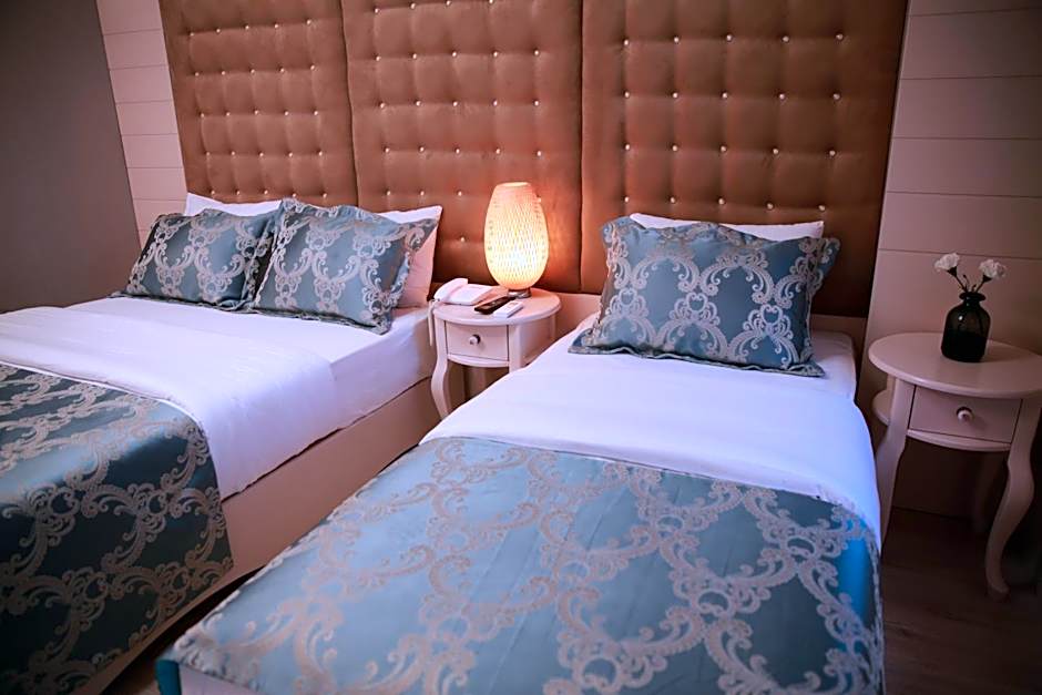 Pelican House Hotel
