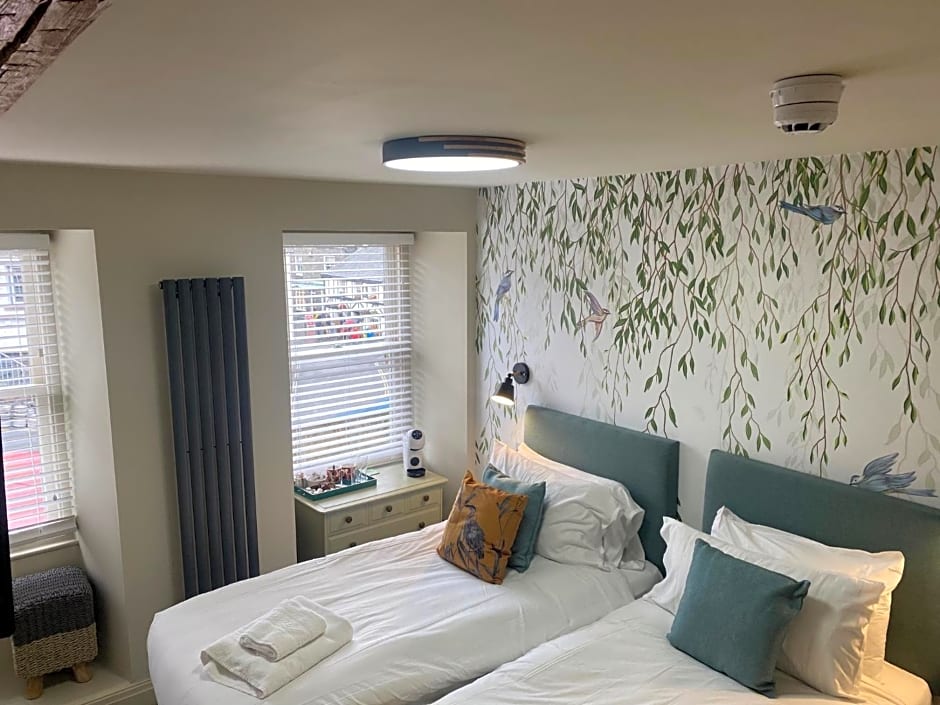 The Hive at Poppi-Red