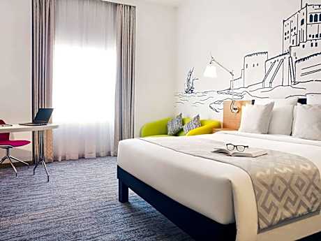 Deluxe Double Room with Pool View