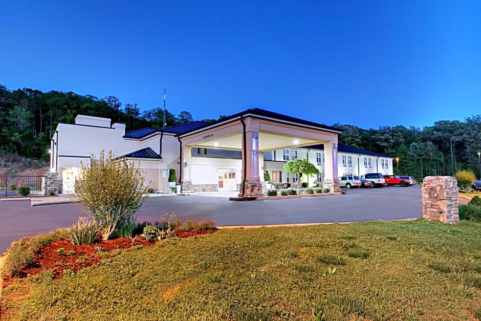 Holiday Inn Express Hurricane Mills Waverly By IHG