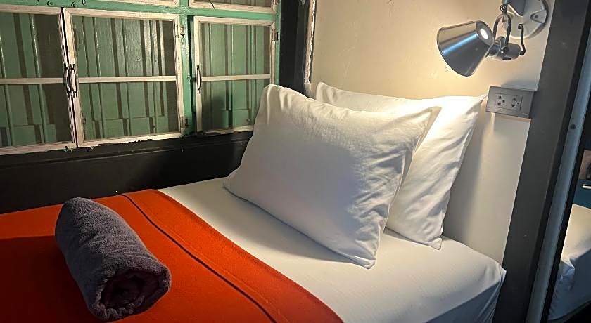 2Street Hostel At Surathani