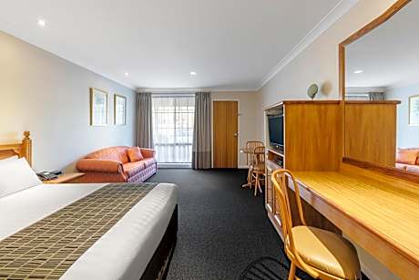 Deluxe Queen Room