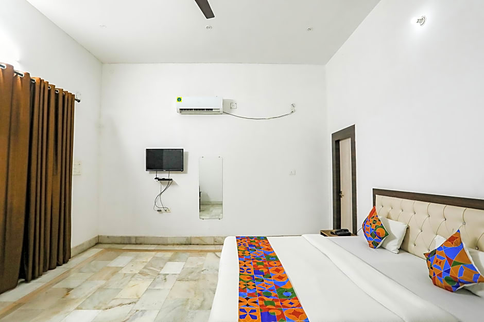 Fabexpress Prashansa Palace – Varanasi, VA