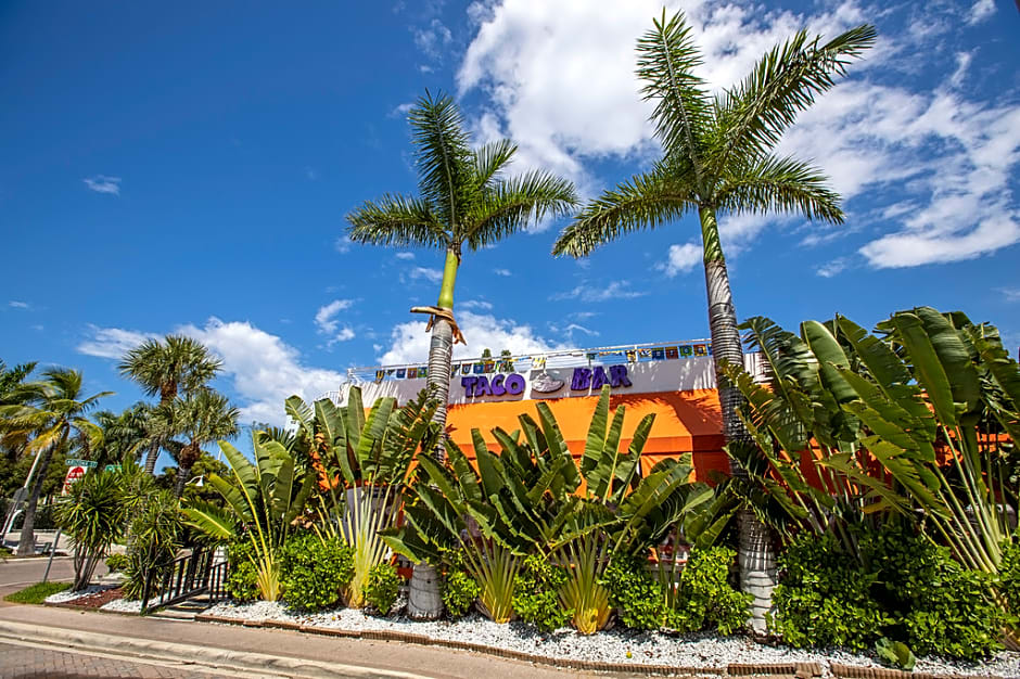 Hollywood Beach Suites and Hotel