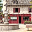 Demeures & Chateaux Auberge de la Tour - Hotel & Restaurants - Marcoles Auvergne