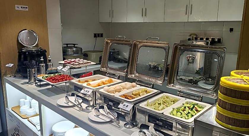 IU Hotel Chongqing Jiefangbei Hongyadong Chaotianmen