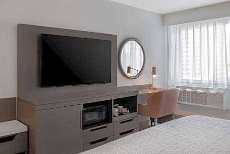 1 King W/Microwv/Fridge