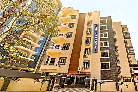 FabHotel White House Leo